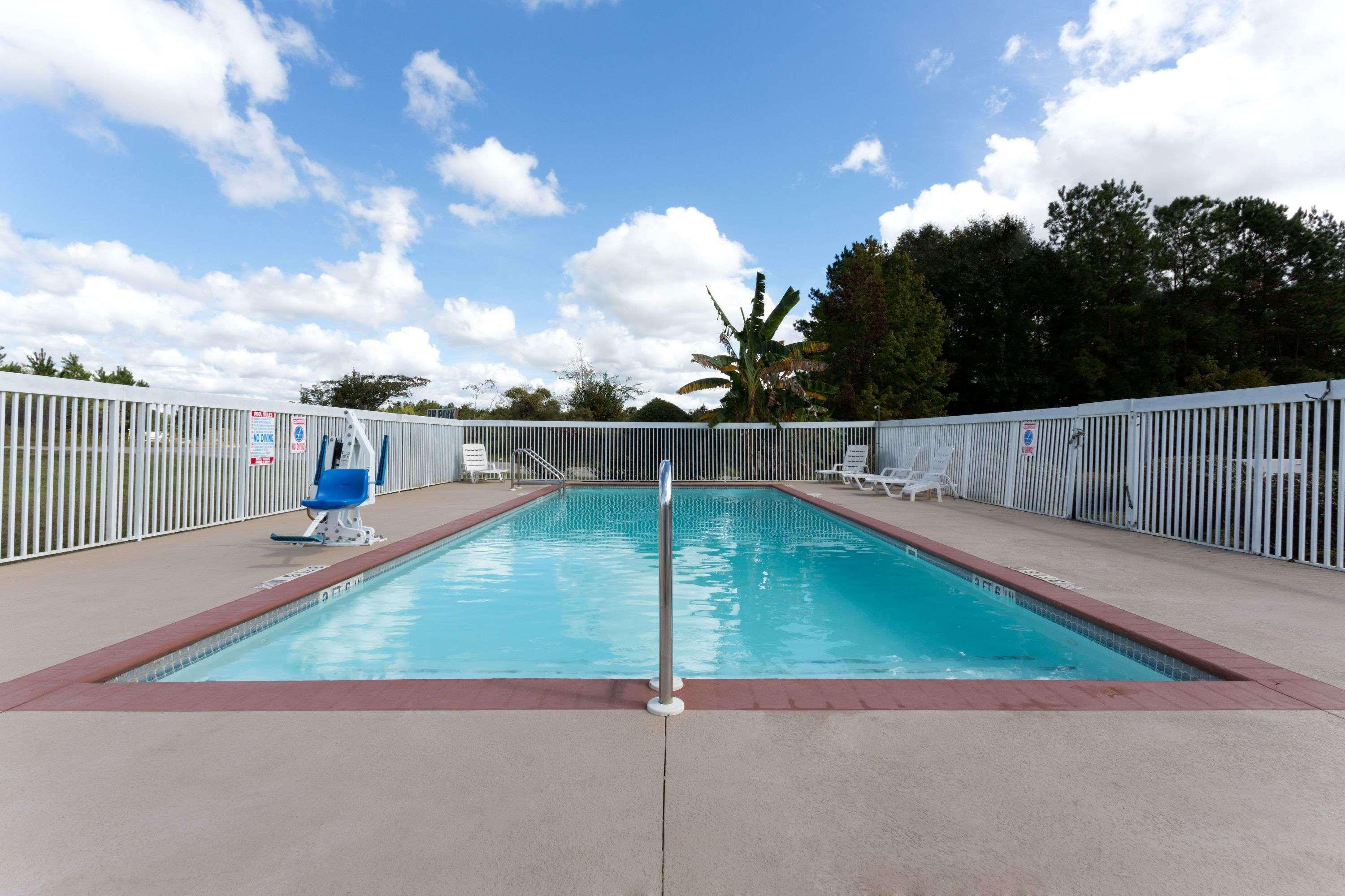 Days Inn Lamont/Monticello Bagian luar foto