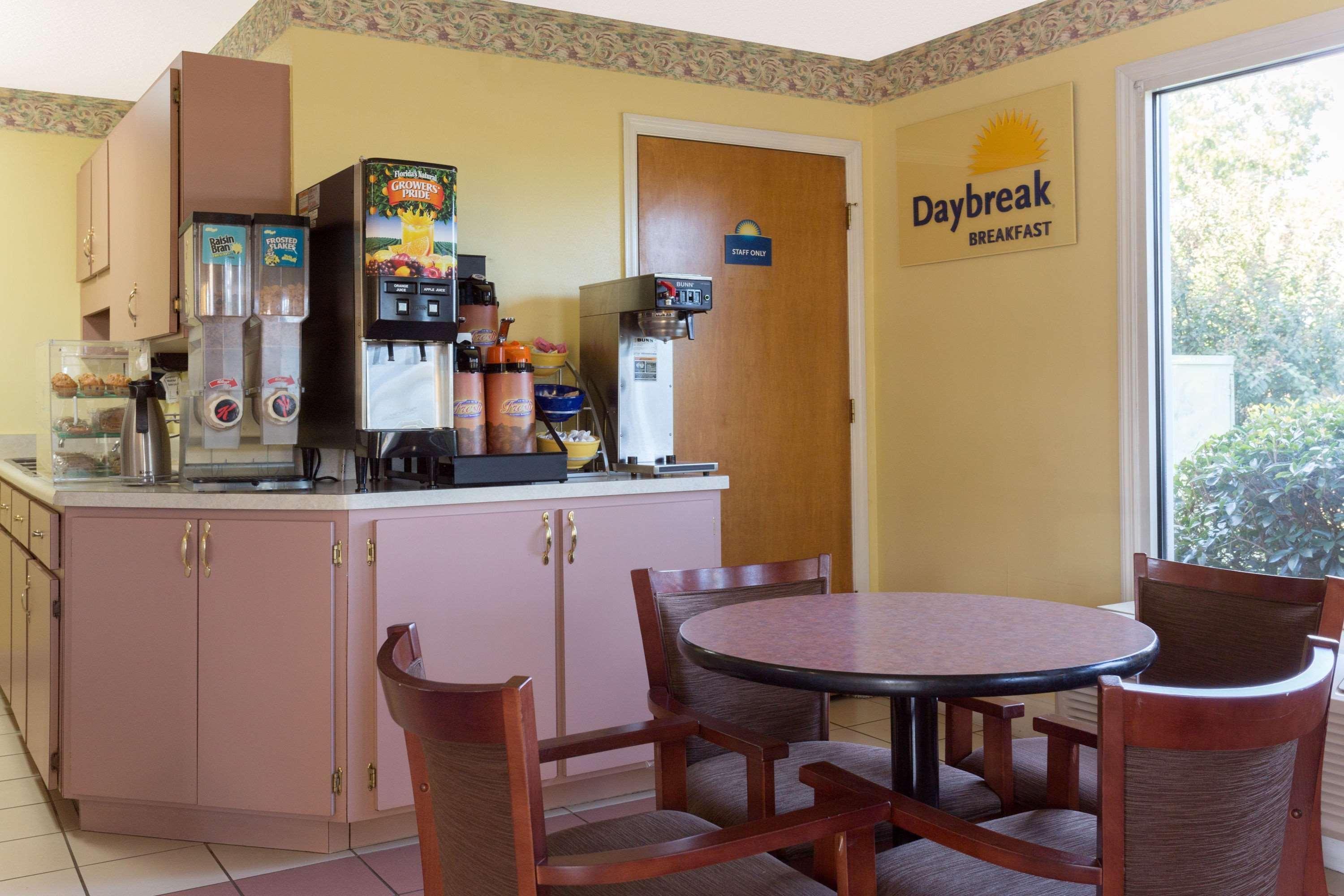 Days Inn Lamont/Monticello Bagian luar foto